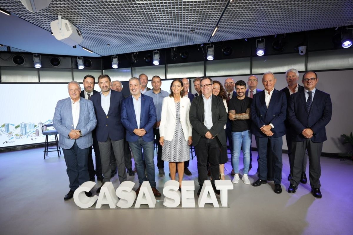 Participantes en el evento ‘AutoMobility Trends by Metyis’ junto a la ministra Reyes Maroto.   - 