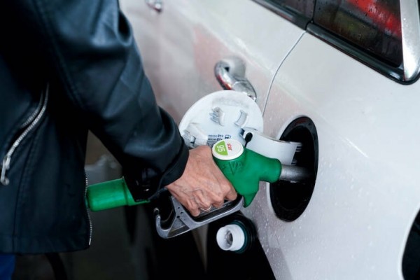 La gasolina registra una nueva caída y marca su precio más bajo desde enero
