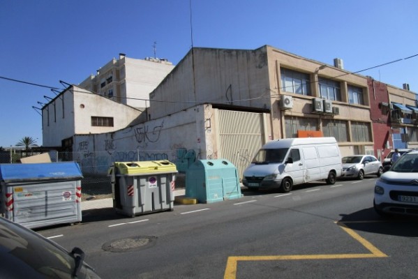 La expropiación extra del Palacio de Congresos de Elche demolerá una nave para 'abrir' la calle Guadassuar