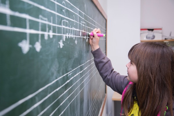 CaixaBank, la FSMCV y el IVC convocan las becas para el alumnado de escuelas de música 
