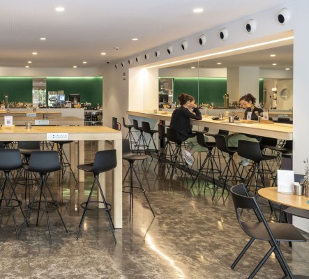 El IVAM recupera su cafetería un año después