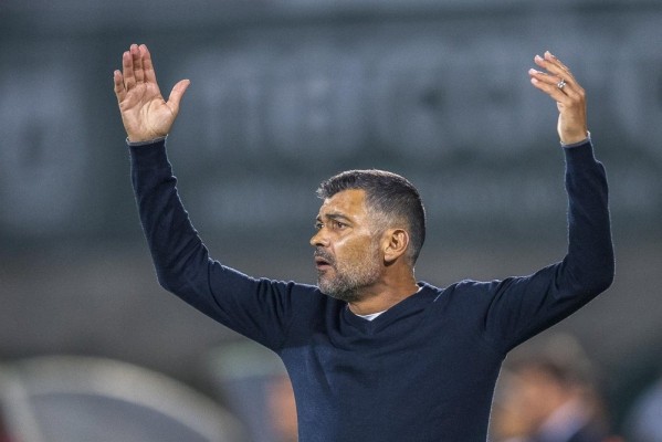 El Oporto repudia el ataque contra la familia del técnico Sergio Conceiçao
