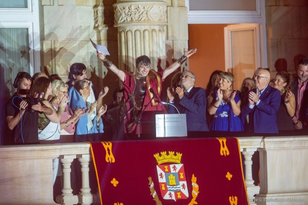 Más festeros y menos políticos en el balcón del Ayuntamiento para el pregón: MC denuncia que Arroyo los veta