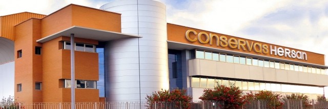 La empresa murciana no se olvida de la guerra: Conservas Hersan dona alimentos a Ucrania