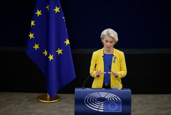 Von der Leyen cifra en 140.000 millones el ingreso por limitar los beneficios extraordinarios de las eléctricas