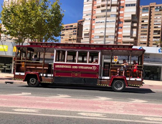 Cs exige la inmovilización del bus turístico de Benidorm por 