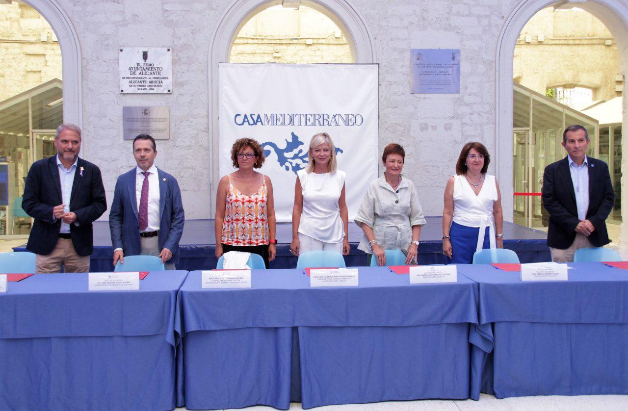 Bravo y Bueno firman un convenio con las  universidades para la movilidad laboral de las víctimas de violencia de género
