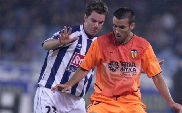 El exvalencianista Réveillère anuncia su retirada