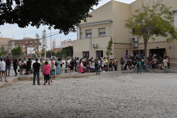 Más de 32.000 alumnos regresan en Elche a las aulas en el primer curso con normalidad  tras la pandemia