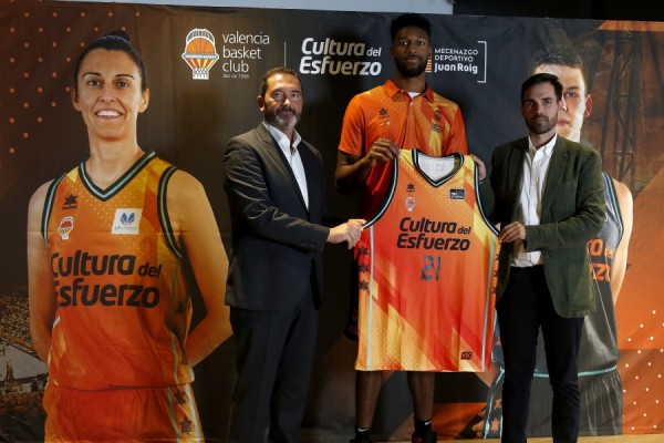 Kyle Alexander, presentado como nuevo jugador taronja