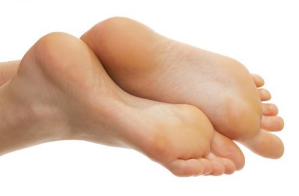 Podólogos advierten de que el abuso de alcohol perjudica la salud de los pies