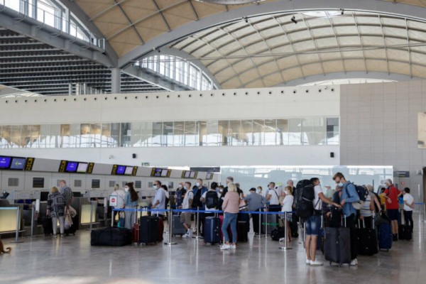 El Altet recupera en agosto el 90% del tráfico de 2019: 1,5 millones de pasajeros