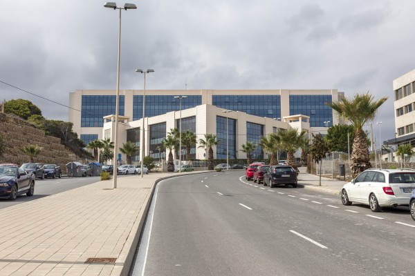 Luz verde al carril bici de la EUIPO: una baja de 420.000 euros gana la obra más deseada de Alicante  