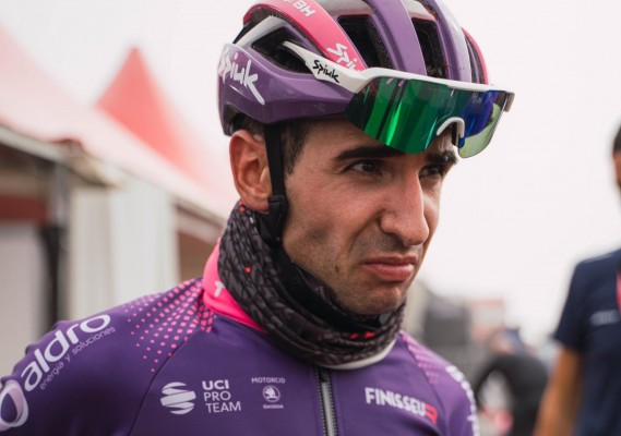 El ondense Óscar Cabedo finaliza la Vuelta a España como mejor clasificado del Burgos BH