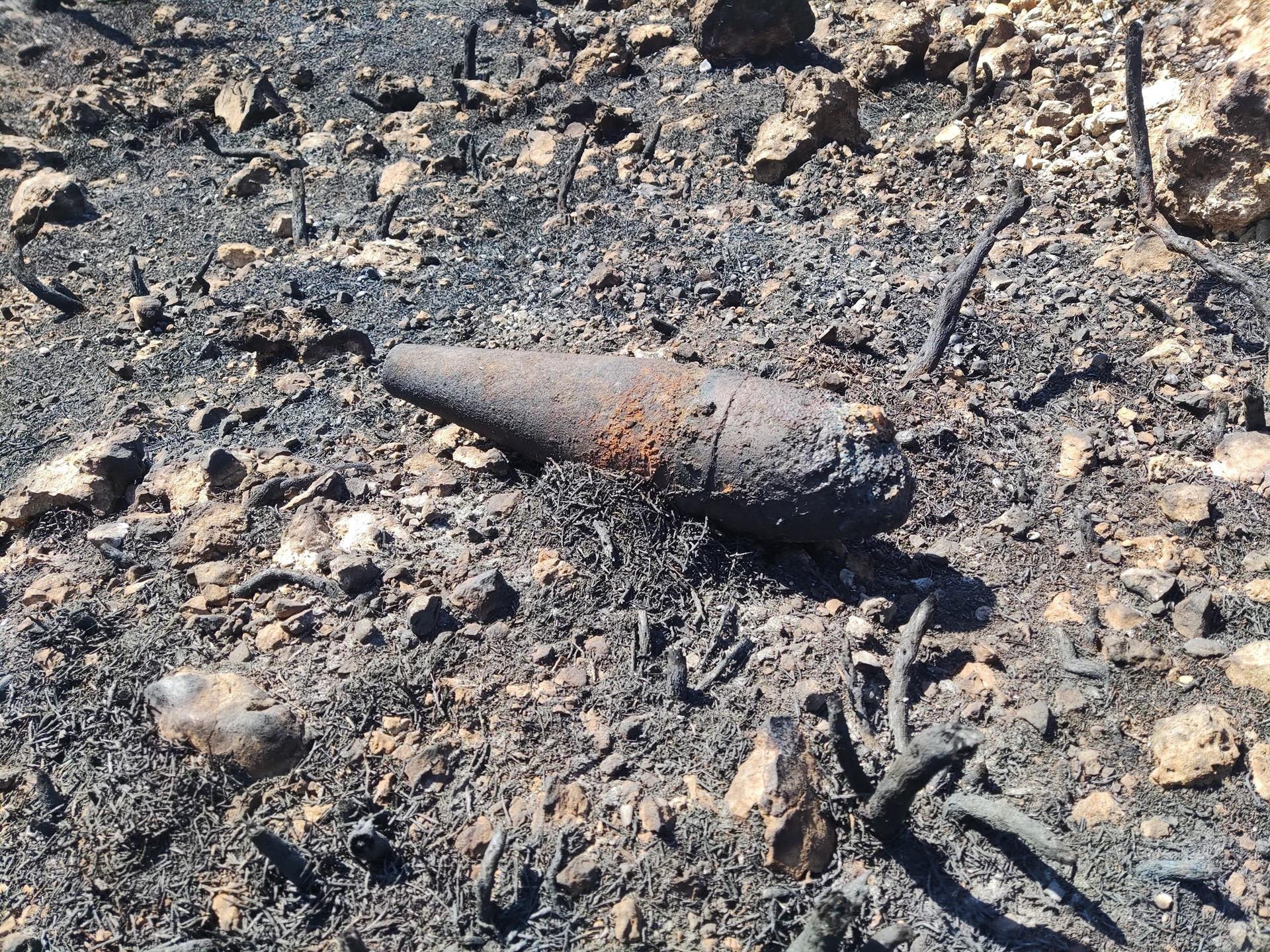 Encuentran tres proyectiles de la guerra civil sin detonar en los trabajos de extinción del incendio de Bejís