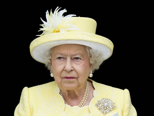  El féretro con los restos de Isabel II parte desde el castillo de Balmoral