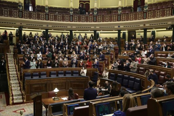 El Congreso decidirá este martes si tramita los impuestos a la banca y empresas energéticas