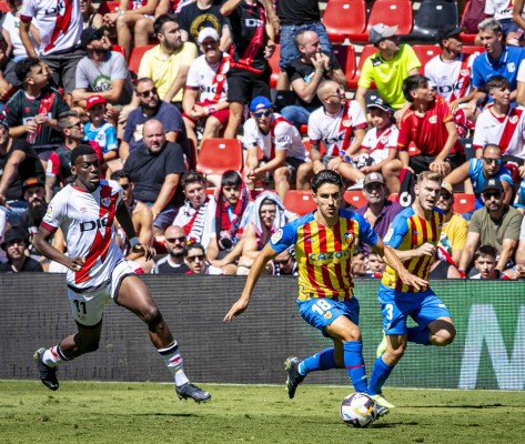 André Almeida gana enteros en la pelea por el balón parado