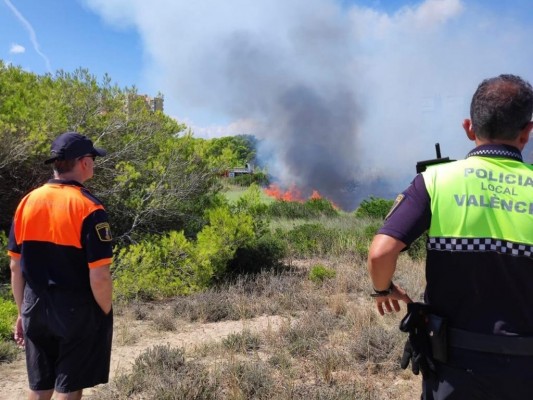 Controlado un incendio entre las urbanizaciones de La Casba y Les Gavines de El Saler