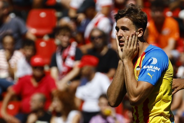 El Valencia sale arrollado de Vallecas