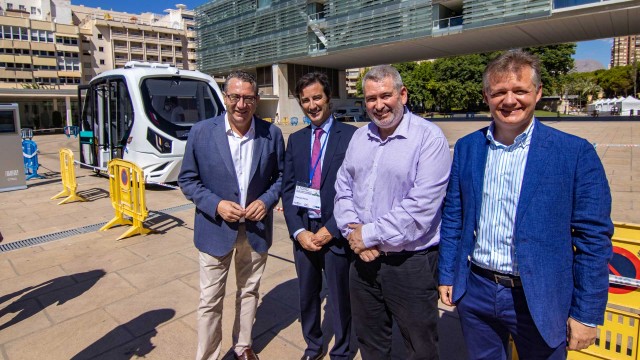 Benidorm prueba un vehículo eléctrico y sin conductor diseñado en España

