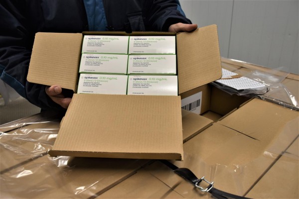 Llega a España el primer envío de vacunas adaptadas a las variantes de Ómicron 