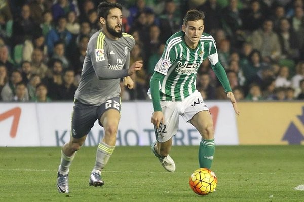 El Elche logra la cesión de Fabián Ruiz