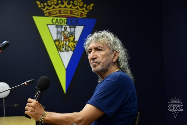 Mágico González recibe también el reconocimiento del Ayuntamiento de Cádiz