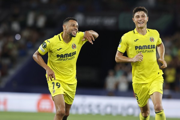 Coquelin reina en la locura y permite al Villarreal hacer los deberes contra el Lech Poznań