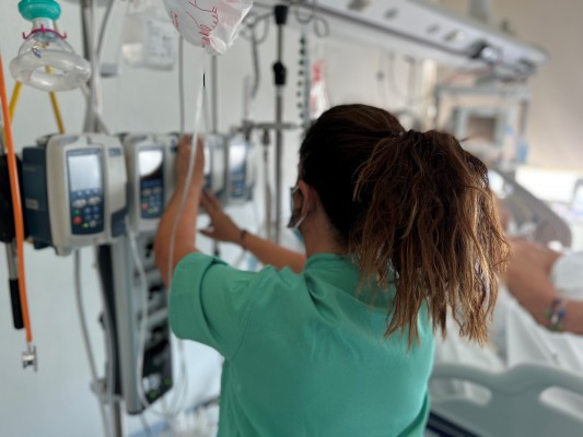 La UCI del Hospital de Torrevieja vuelve a estar libre de covid