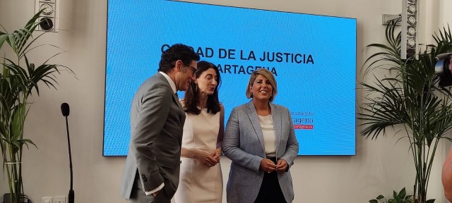 La ministra anuncia una inversión de 40 millones para la nueva Ciudad de la Justicia que se levantará frente al Santa Lucía