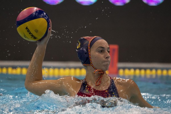 La selección femenina bate (7-10) a Países Bajos y jugará la final del Europeo de Waterpolo