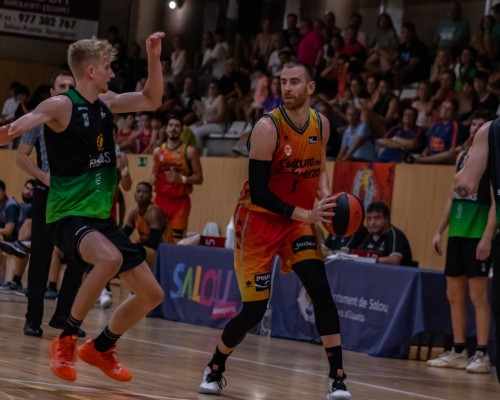 El Valencia desfonda al Joventut en tramo final del amistoso en Salou