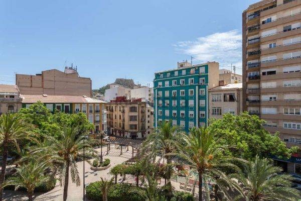 Trece empresas compiten por los 6,8 millones para reformar calles entre los castillos de Alicante