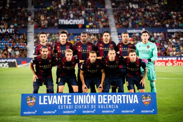 Campaña invita a comer a la plantilla por su continuidad en el Levante
