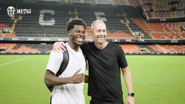 El Valencia CF recibió en Mestalla la visita de Gregg Berhalter, seleccionador de Estados Unidos
