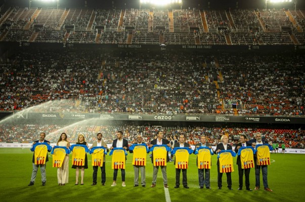 El Valencia CF apoya a los municipios de la Comunidad Valenciana afectados
por los incendios