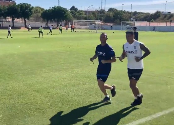 El Valencia vuelve al trabajo con las ausencias de Cavani y Marcos André