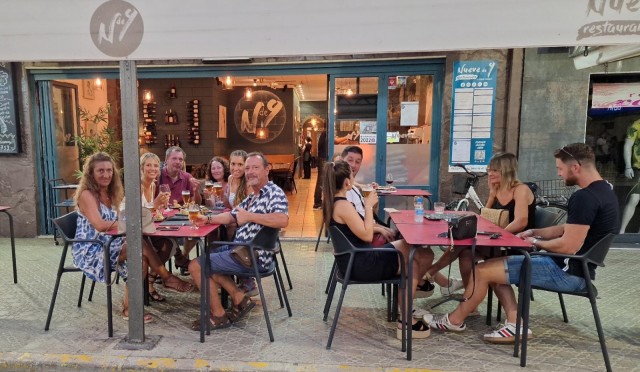 La ruta 'Chanclas y Tapas' deja más de 300 tapas servidas por local en el primer fin de semana 