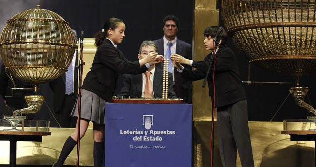 El 60.272, agraciado con el sexto quinto premio, dotado con 60.000 euros a la serie en Valencia y Alicante