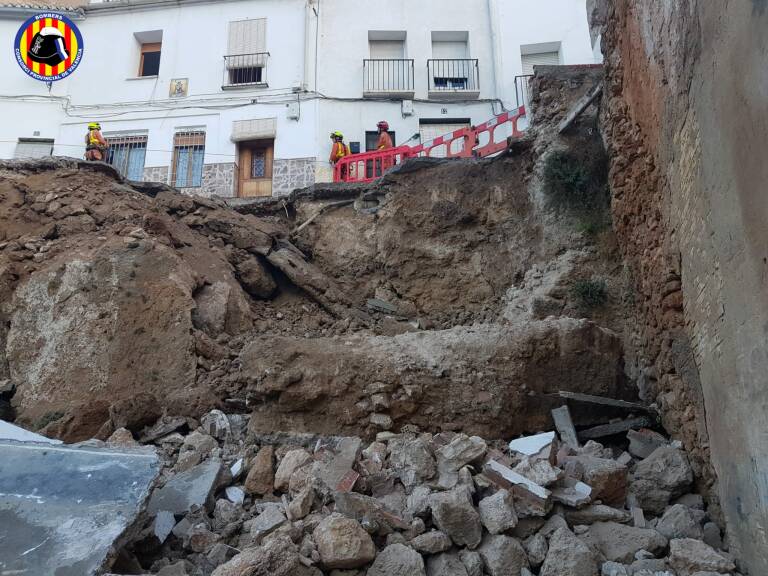 Buñol ordena trabajos de emergencia en la calle del corrimiento de tierras
