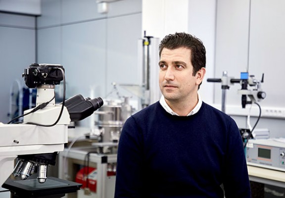 Un investigador de la UV recibe subvención del ERC para producir hidrógeno verde a bajo coste