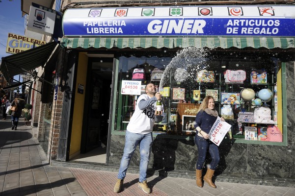 El Segundo Premio, los cuartos y varios quintos riegan de millones la provincia 