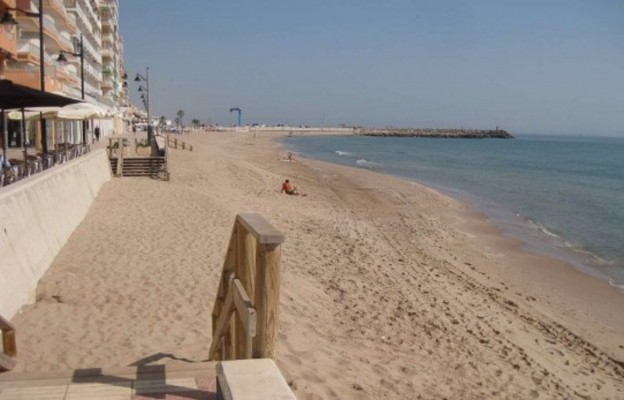 Suspendido el aporte de arena del Perellonet al Perelló por falta de acuerdo entre ambos núcleos