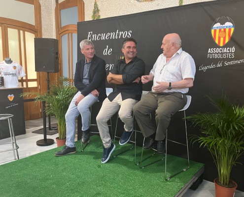 Guillot, Sempere y Juan Sánchez llenan de sentiment Estación del Norte en el “Encuentro de Leyendas” del Valencia CF, que recorrerá la Comunidad Valenciana
