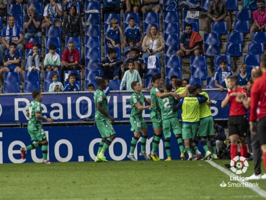 El Levante sale vivo del 'barro' de Oviedo  