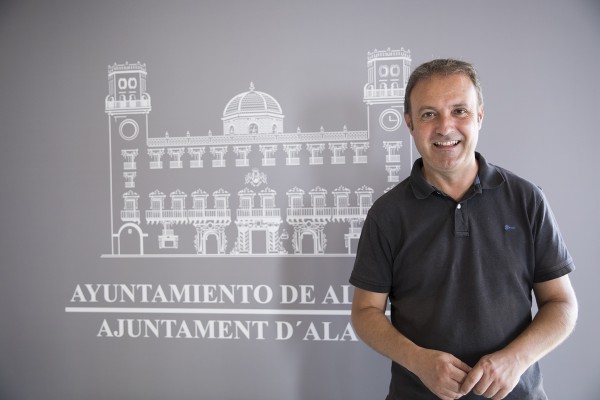 Compromís plantea instalar placas solares para generar energía en el cementerio de Alicante