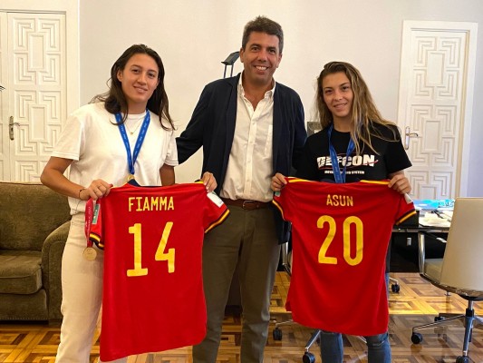 La Diputación homenajea a Asun Martínez y Fiamma Martínez tras ganar el Mundial
