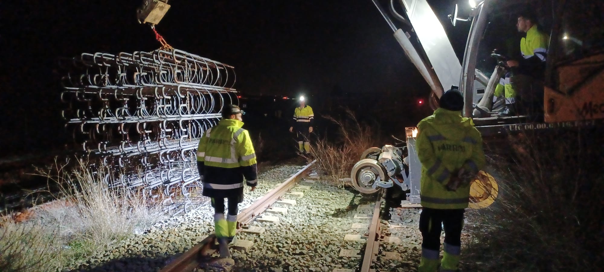 Trabajos para la electrificación de la línea Zaragoza- Teruel-Sagunto. Foto: ADIF - 