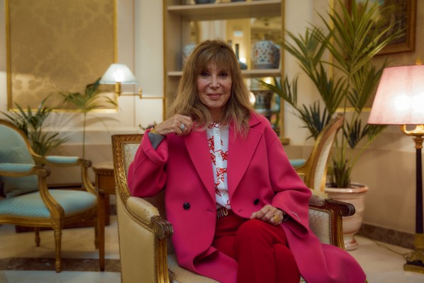La escritora y periodista Pilar Eyre clausura el ciclo de 'Veladas con...' en el Puerto de Mazarrón